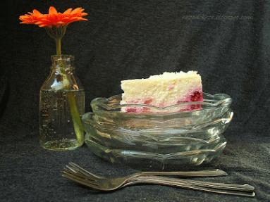 Zdjęcie - Powrót do przeszłości, czyli sernik urodzinowy - Przepisy kulinarne ze zdjęciami