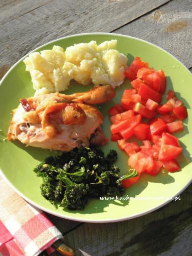 Zdjęcie - Kurczak pieczony z miodem i czosnkiem w garnku rzymskim - Przepisy kulinarne ze zdjęciami