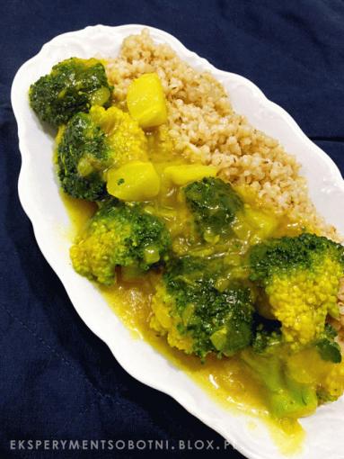 Zdjęcie - brokuł w żółtym sosie - Przepisy kulinarne ze zdjęciami