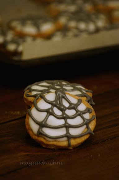 Zdjęcie - Dyniowe ciasteczka pajęczyna - Przepisy kulinarne ze zdjęciami