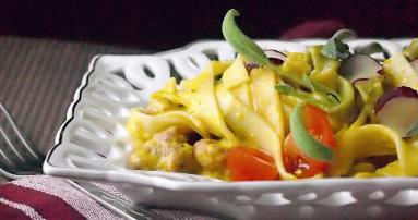 Zdjęcie - Makaron z wieprzowiną w kremowym sosie dyniowym/Creamy pumpkin pasta with pork - Przepisy kulinarne ze zdjęciami