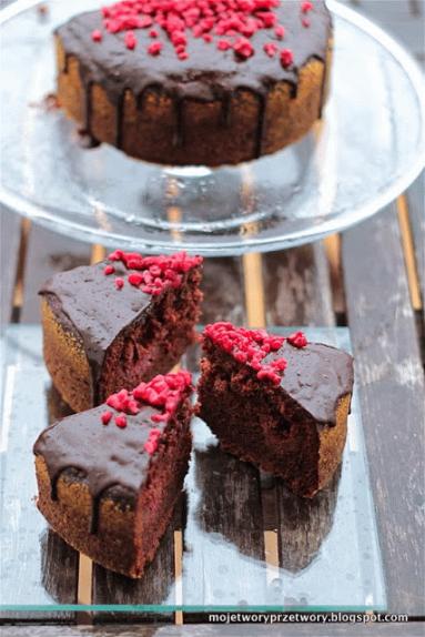Zdjęcie - Ciasto czekoladowe z malinami na piwie Guinnes - Przepisy kulinarne ze zdjęciami