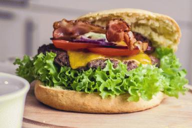 Zdjęcie - 105: Wielki powrót z... wielkim burgerem - Przepisy kulinarne ze zdjęciami