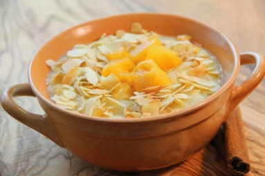 Zdjęcie - Płatki ryżowe z owocem kaki - Przepisy kulinarne ze zdjęciami