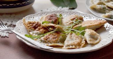 Zdjęcie - Pierogi ze szpinakiem, grzybami i serem cheddar/Spinach, mushroom and cheddar pierogi - Przepisy kulinarne ze zdjęciami