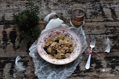 Zdjęcie - Łazanki z kapustą, grzybami i suszonymi śliwkami - Przepisy kulinarne ze zdjęciami
