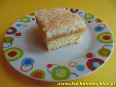 Zdjęcie - Ciasto biszkoptowe z budyniem jabłkowym i pianką kokosową - Przepisy kulinarne ze zdjęciami