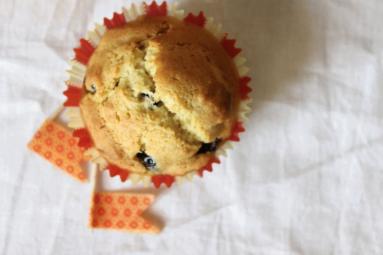 Zdjęcie - Pszenno kukurydziane muffiny z suszoną żurawiną - Przepisy kulinarne ze zdjęciami