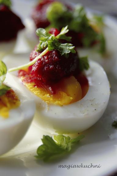 Zdjęcie - Jajka na czerwono - Przepisy kulinarne ze zdjęciami