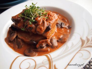 Zdjęcie - Pieczony halibut w sosie z czerwonego wina/ Baked halibut with red wine sauce - Przepisy kulinarne ze zdjęciami