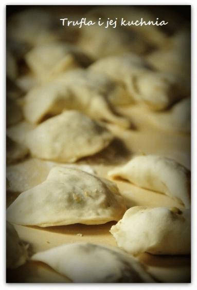 Zdjęcie - Pierogi z kapustą i  grzybami - Przepisy kulinarne ze zdjęciami