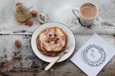 Zdjęcie - Śniadanie: Pancakes z  bakaliami - Przepisy kulinarne ze zdjęciami