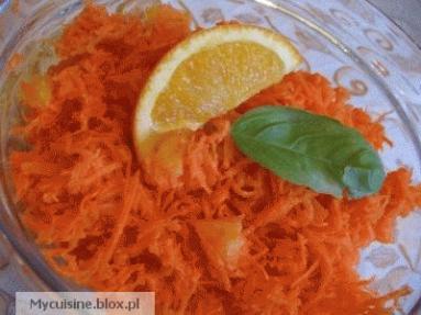 Zdjęcie - Surówka z marchewki z pomarańczą - Przepisy kulinarne ze zdjęciami