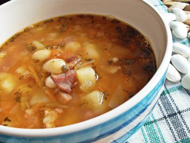 Zdjęcie - Tradycyjna zupa  fasolowa - Przepisy kulinarne ze zdjęciami