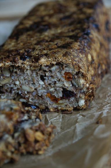 Zdjęcie - Chlebek z ziaren bez mąki - Przepisy kulinarne ze zdjęciami