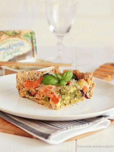 Zdjęcie - Quiche brokułowy z wędzonym łososiem - Przepisy kulinarne ze zdjęciami