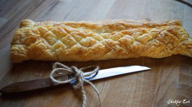Zdjęcie - Ciasto francuskie z szynką i camembertem - Przepisy kulinarne ze zdjęciami