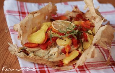 Zdjęcie - Ryba z warzywami w papilotach - Przepisy kulinarne ze zdjęciami