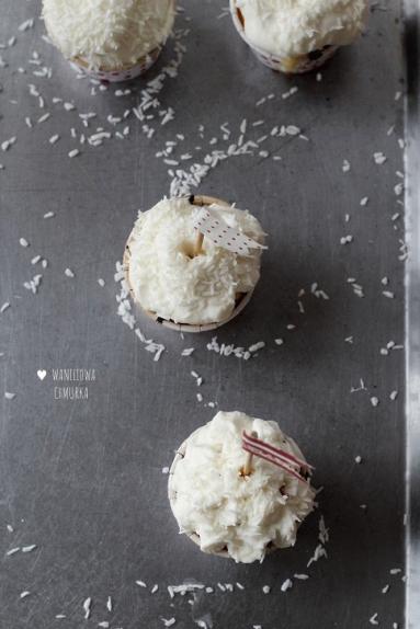 Zdjęcie - Jaglane muffiny z kokosowym kremem - Przepisy kulinarne ze zdjęciami