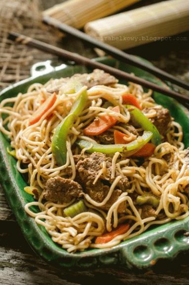 Zdjęcie - Chow mein z wołowiną - Przepisy kulinarne ze zdjęciami
