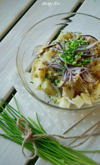Zdjęcie - Niemiecka sałatka ziemniaczana - Przepisy kulinarne ze zdjęciami