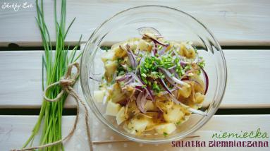 Zdjęcie - Niemiecka sałatka ziemniaczana - Przepisy kulinarne ze zdjęciami