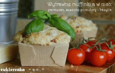 Zdjęcie - Muffiny z suszonymi pomidorami, bazylią i parmezanem - Przepisy kulinarne ze zdjęciami