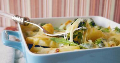 Zdjęcie - Ziemniaki  z brokułami zapiekane pod mozzarellą/Potatoes and broccoli baked with mozzarella - Przepisy kulinarne ze zdjęciami