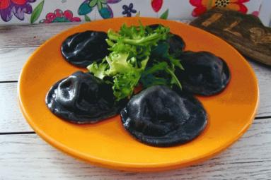 Zdjęcie - Czarne ravioli z bobem - Przepisy kulinarne ze zdjęciami