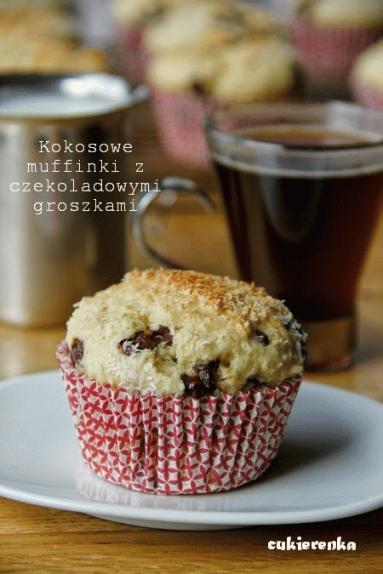 Zdjęcie - Kokosowe muffinki z czekoladowymi groszkami - Przepisy kulinarne ze zdjęciami