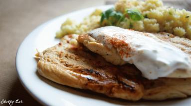 Zdjęcie - Kurczak cytrynowy z sosem greckim - Przepisy kulinarne ze zdjęciami