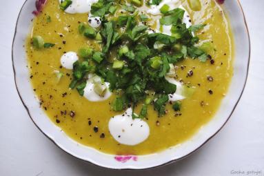 Zdjęcie - Zupa krem z pora z zieloną pastą curry - Przepisy kulinarne ze zdjęciami
