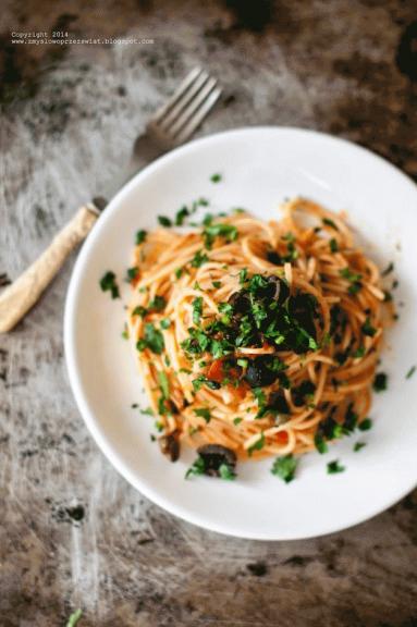 Zdjęcie - Kuchnia włoska. Spaghetti alla puttanesca. - Przepisy kulinarne ze zdjęciami