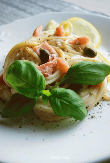 Zdjęcie - Spaghetti z łososiem w sosie musztardowym - Przepisy kulinarne ze zdjęciami