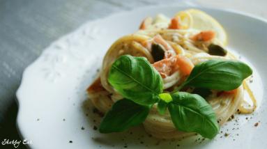Zdjęcie - Spaghetti z łososiem w sosie musztardowym - Przepisy kulinarne ze zdjęciami