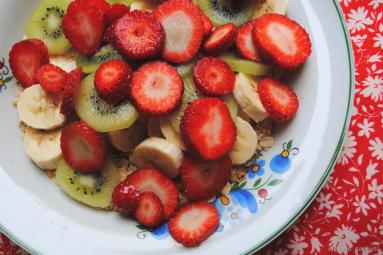 Zdjęcie - Owsianka z owocami i miodem - Przepisy kulinarne ze zdjęciami