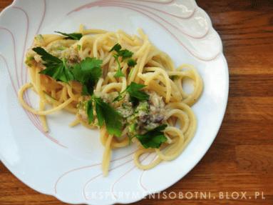 Zdjęcie - spaghetti z sosem z sardeli - Przepisy kulinarne ze zdjęciami
