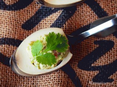 Zdjęcie - Chińskie jajka herbaciane nadziewane guacamole / Guacamole deviled Chinese tea eggs - Przepisy kulinarne ze zdjęciami