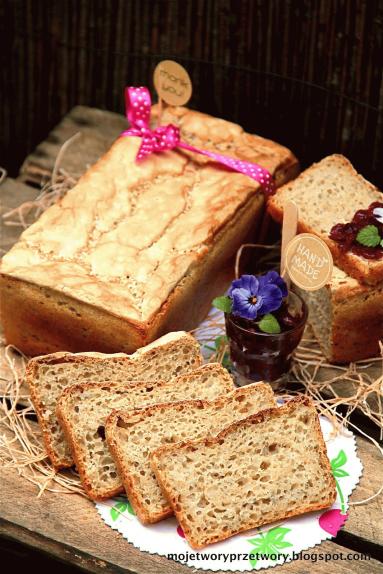 Zdjęcie - Wyjątkowy pszenny chleb na zakwasie z amarantusem i chia - Przepisy kulinarne ze zdjęciami
