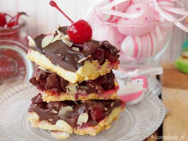 Zdjęcie - Mazurek z wiśniami i czekoladą / Easter shortbread with cherries and chocolate - Przepisy kulinarne ze zdjęciami