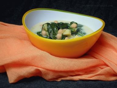 Zdjęcie - Jesienno-majowa zupa ze szpinakiem - Przepisy kulinarne ze zdjęciami