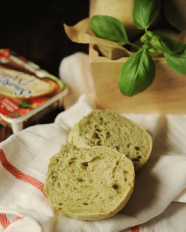 Zdjęcie - Zielone bułeczki bazyliowe - Przepisy kulinarne ze zdjęciami
