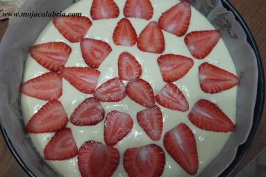 Zdjęcie - Ciasto jogurtowe z owocami - Przepisy kulinarne ze zdjęciami