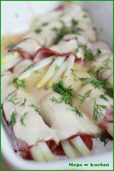 Zdjęcie - Białe szparagi z boczkiem i serem – prosta przystawka - Przepisy kulinarne ze zdjęciami