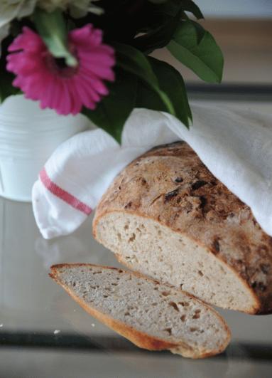 Zdjęcie - Chleb z karmelizowanymi nerkowcami (na zakwasie) - Przepisy kulinarne ze zdjęciami