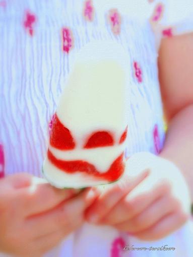 Zdjęcie - Lody jogurtowe z truskawkami - Przepisy kulinarne ze zdjęciami