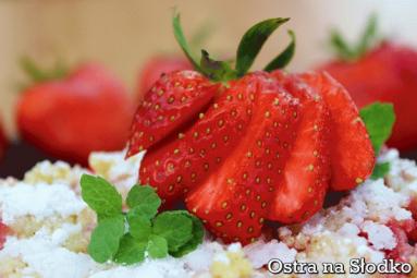 Zdjęcie - Zapiekanka z kaszy jaglanej z truskawkami ( na oleju rzepakowym ) - Przepisy kulinarne ze zdjęciami