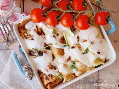 Zdjęcie - Naleśniki nadziewane kurczakiem, szpinakiem i grzybami / Savory crepes filled with chicken, spinach and mushrooms - Przepisy kulinarne ze zdjęciami