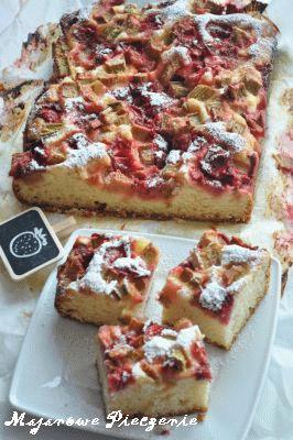 Zdjęcie - Drożdżówka z rabarbarem i truskawkami - Przepisy kulinarne ze zdjęciami