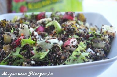 Zdjęcie - Wiosenna sałatka z quinoa i oscypkiem - Przepisy kulinarne ze zdjęciami